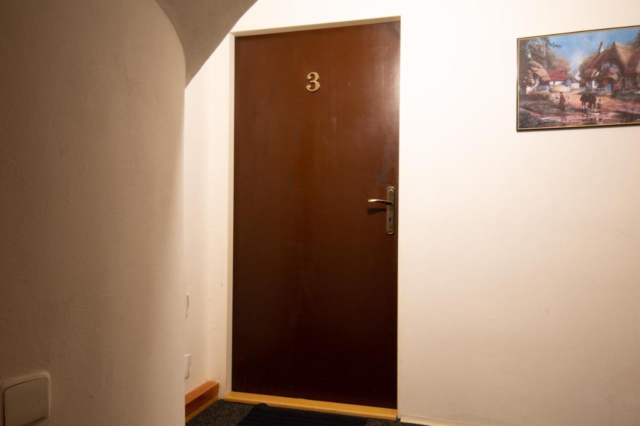 Hotel Red Point à Tábor Extérieur photo