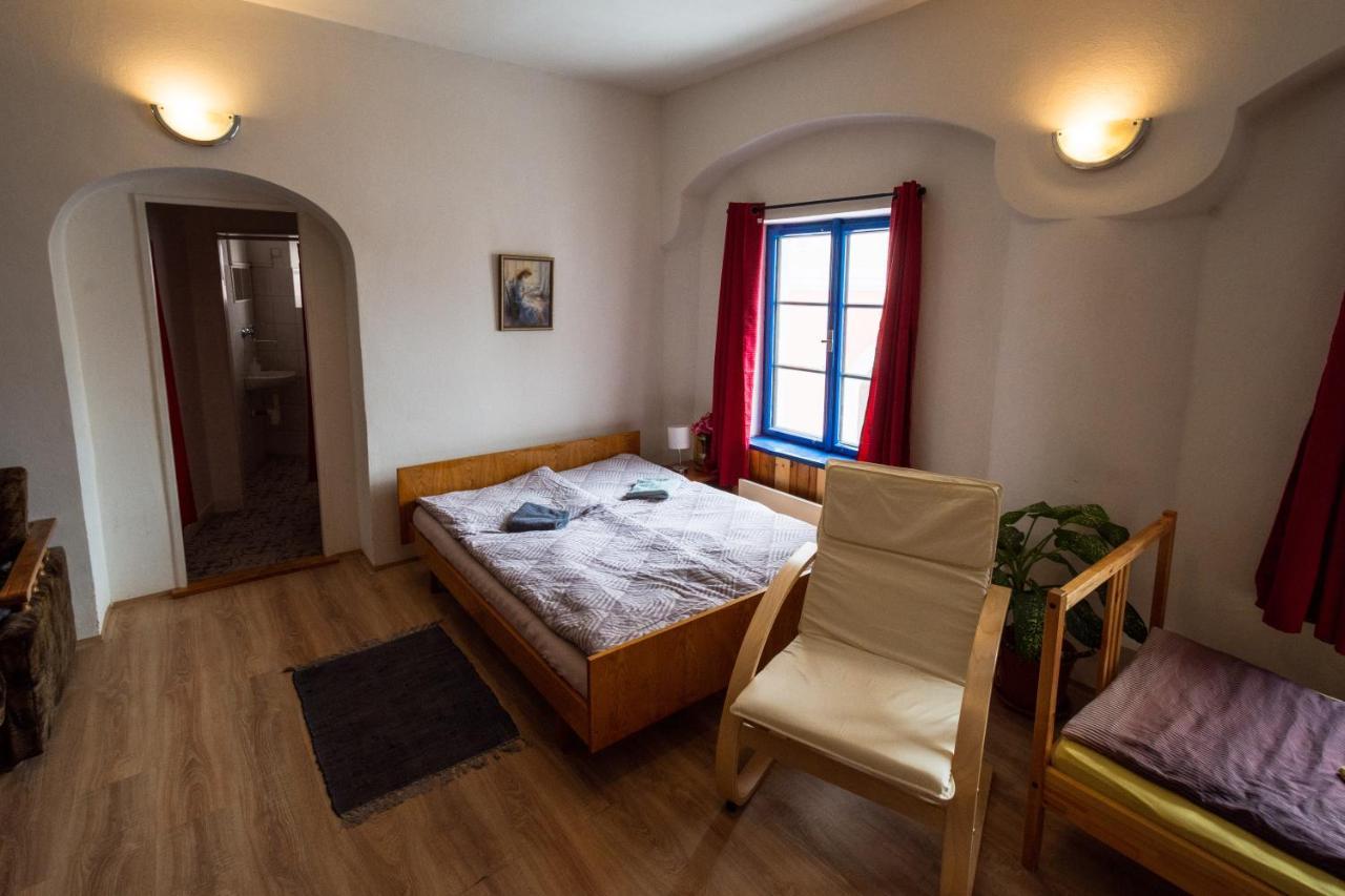Hotel Red Point à Tábor Extérieur photo