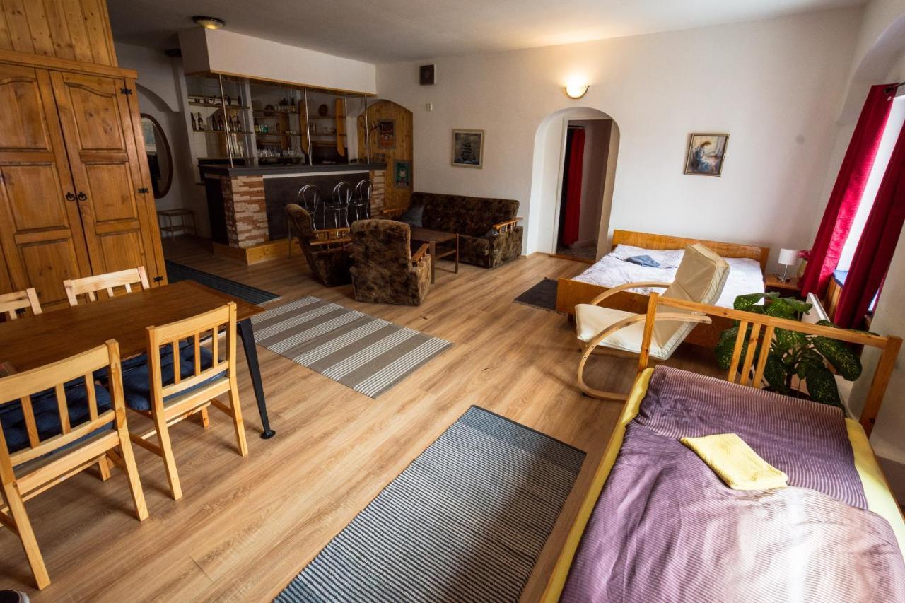 Hotel Red Point à Tábor Extérieur photo