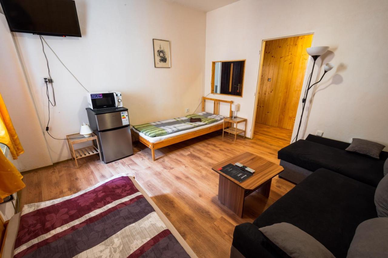Hotel Red Point à Tábor Extérieur photo