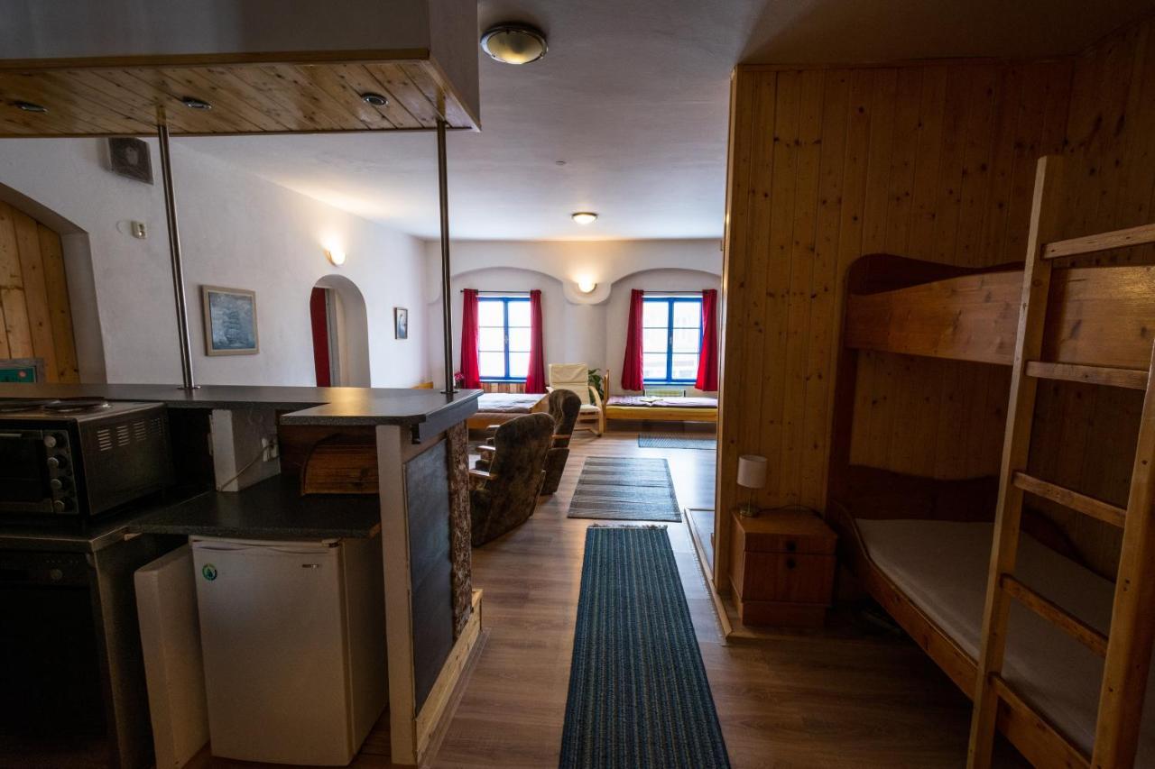 Hotel Red Point à Tábor Extérieur photo
