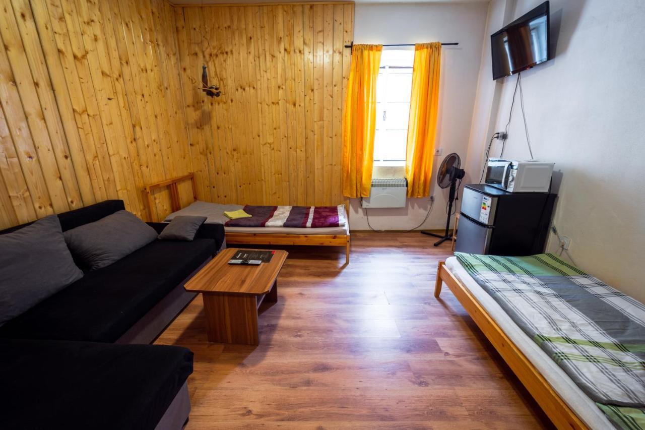 Hotel Red Point à Tábor Extérieur photo