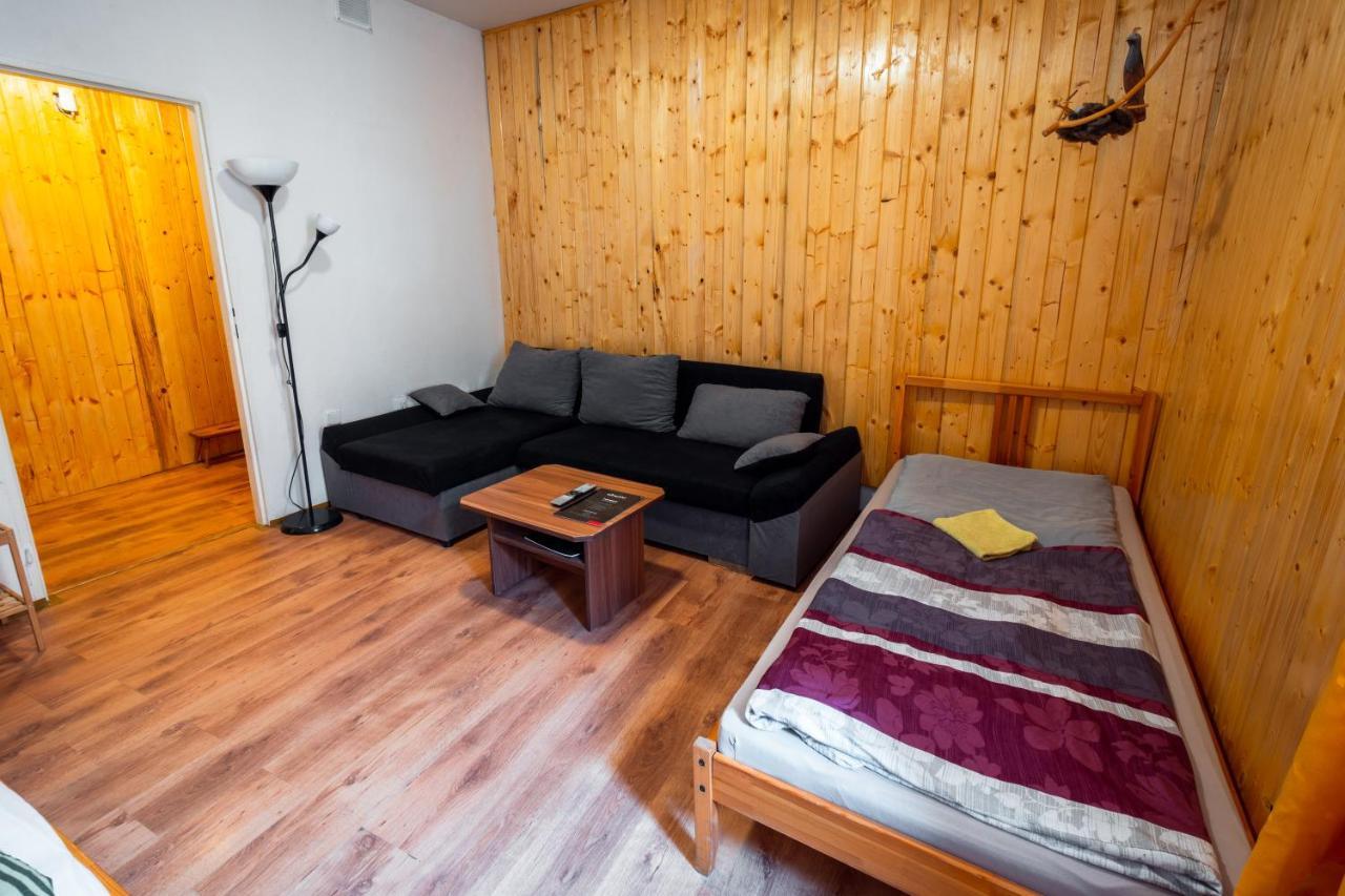 Hotel Red Point à Tábor Extérieur photo