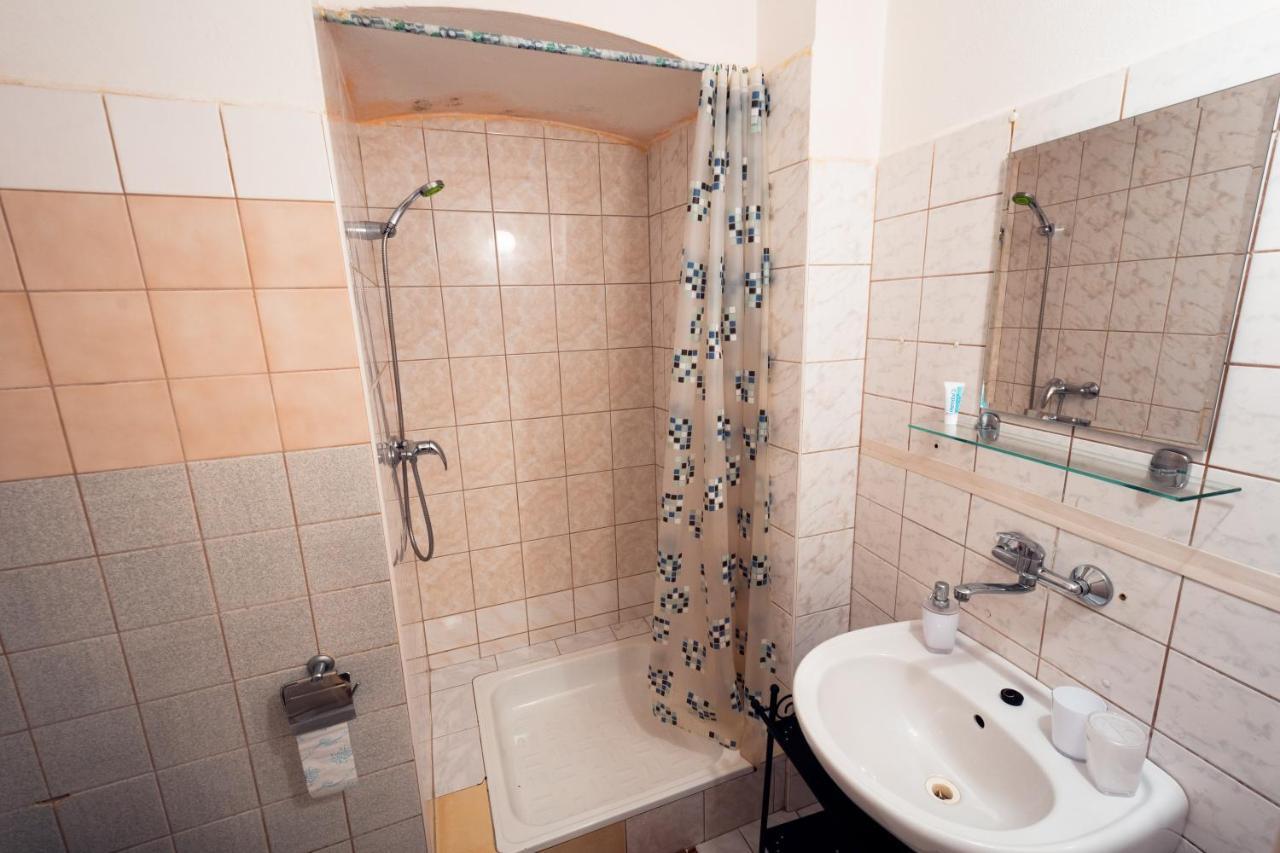Hotel Red Point à Tábor Extérieur photo