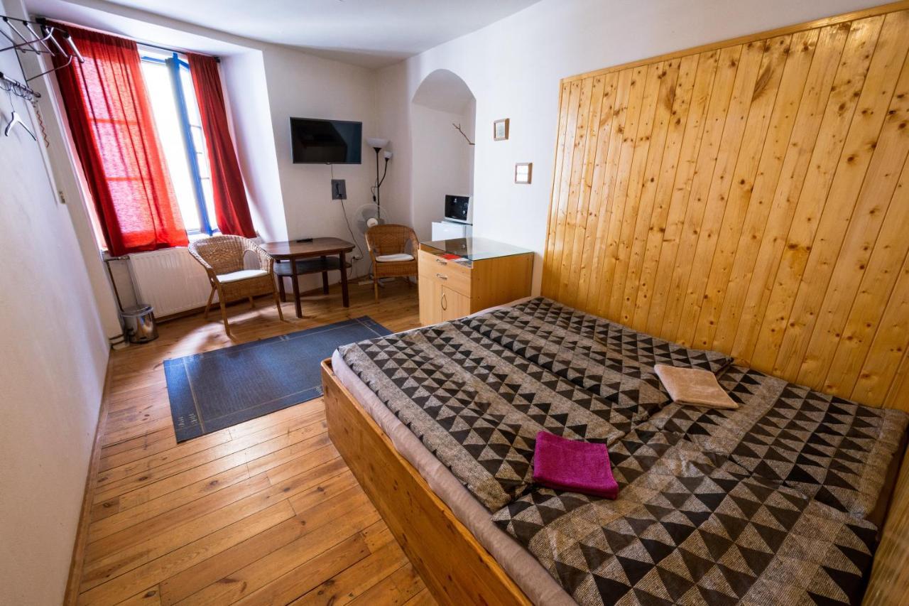 Hotel Red Point à Tábor Extérieur photo